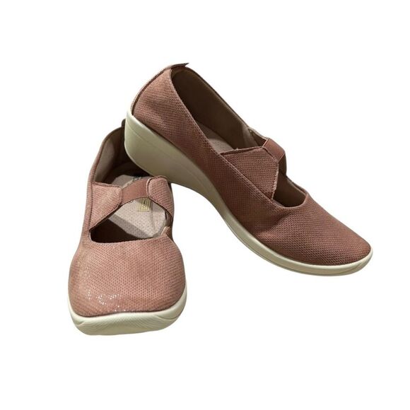 Elegant Mauve Loafers for Women - Picture 1 of 8
